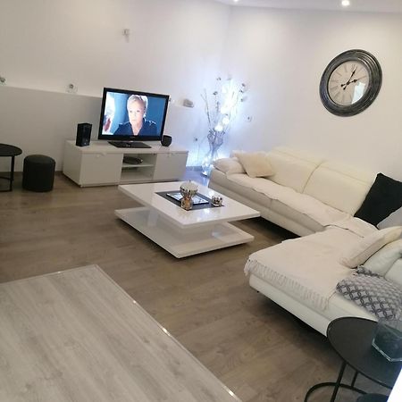 Appt Moderne 50M2 Avec Terrasse Apartment Rouvroy  Bagian luar foto