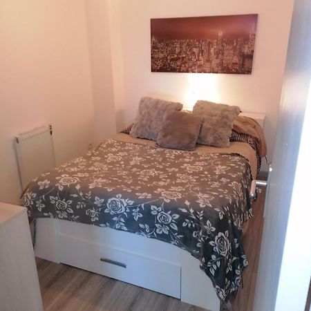 Appt Moderne 50M2 Avec Terrasse Apartment Rouvroy  Bagian luar foto